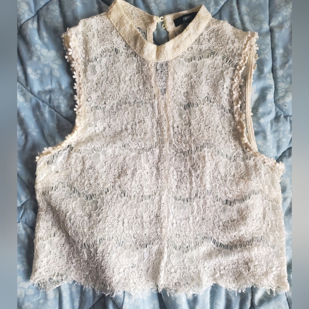 Forever 21 lace cropped mock neck top size medium